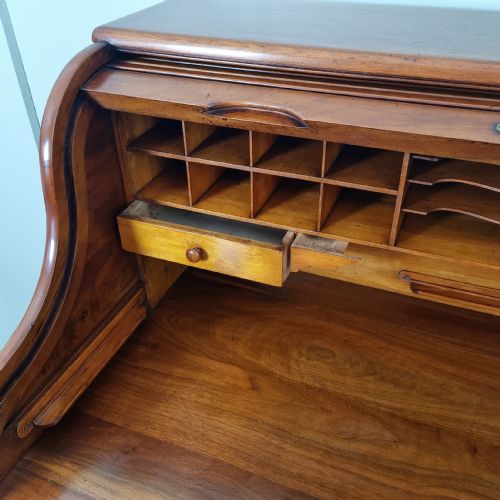 AN ANTIQUE WALNUT DESK BY THE BOSTON CHAIR COMPANY OF MASSACHUSETTS CIRCA 1885 - ADDITIONAL PHOTO 7