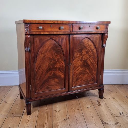 A FINE ANTIQUE MAHOGANY SIDE CABINET CIRCA 1835 - ADDITIONAL PHOTO 1