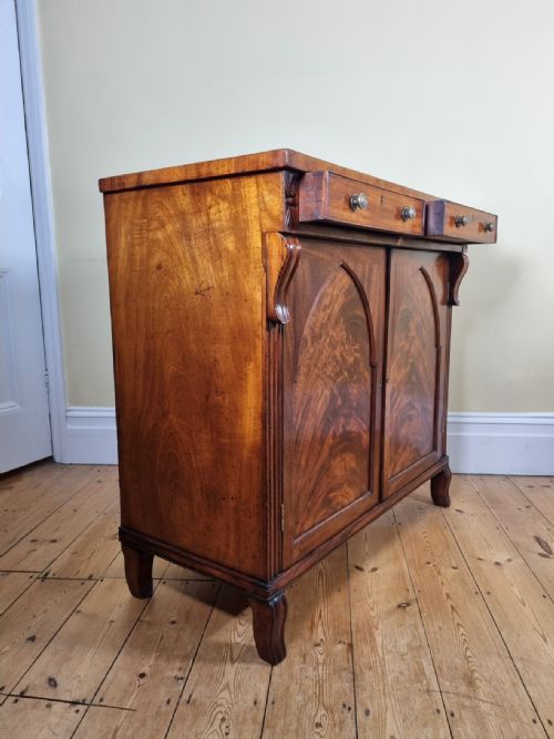 A FINE ANTIQUE MAHOGANY SIDE CABINET CIRCA 1835 - ADDITIONAL PHOTO 3