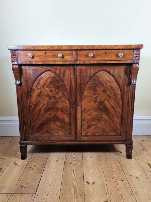 A FINE ANTIQUE MAHOGANY SIDE CABINET CIRCA 1835 - ADDITIONAL PHOTO 8