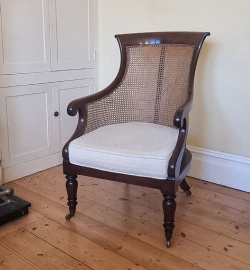 AN ANTIQUE MAHOGANY BERGRE LIBRARY CHAIR - ADDITIONAL PHOTO 9