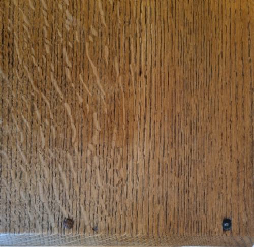 A 1930S OAK CHEST OF DRAWERS IN THE MANNER OF THE COTSWOLD SCHOOL - ADDITIONAL PHOTO 7