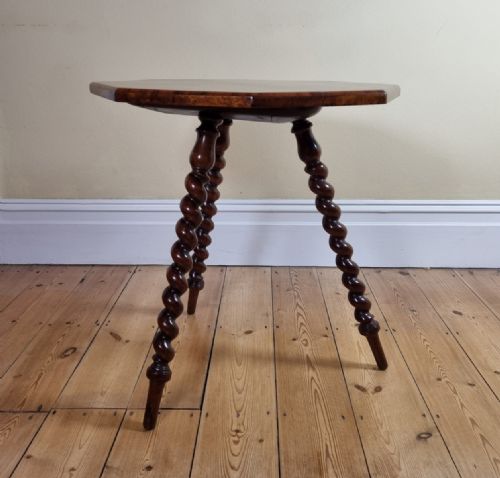 ANTIQUE WALNUT OCCASIONAL OR LAMP TABLE - ADDITIONAL PHOTO 2