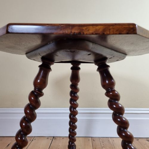 ANTIQUE WALNUT OCCASIONAL OR LAMP TABLE - ADDITIONAL PHOTO 4