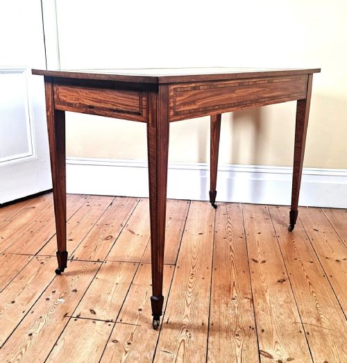 AN ANTIQUE 'SATINWOOD' WRITING TABLE WITH TULIPWOOD BANDED DECORATION - ADDITIONAL PHOTO 5