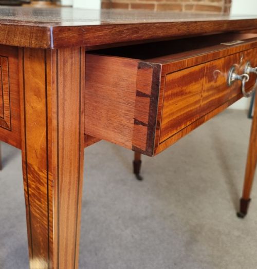 AN ANTIQUE 'SATINWOOD' WRITING TABLE WITH TULIPWOOD BANDED DECORATION - ADDITIONAL PHOTO 14