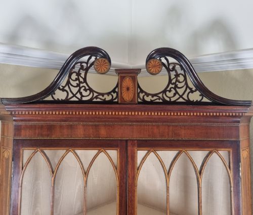A FINE GEORGIAN GLAZED CORNER CABINET ON STAND - ADDITIONAL PHOTO 3