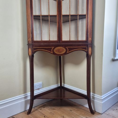 A FINE GEORGIAN GLAZED CORNER CABINET ON STAND - ADDITIONAL PHOTO 4