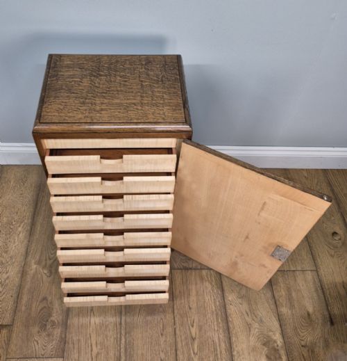A SYCAMORE ENCLOSED CHEST OF DRAWERS CIRCA 1930 - ADDITIONAL PHOTO 3