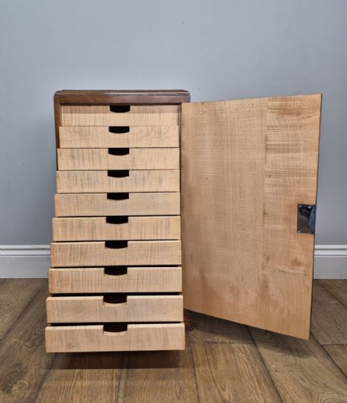 A SYCAMORE ENCLOSED CHEST OF DRAWERS CIRCA 1930 - ADDITIONAL PHOTO 11
