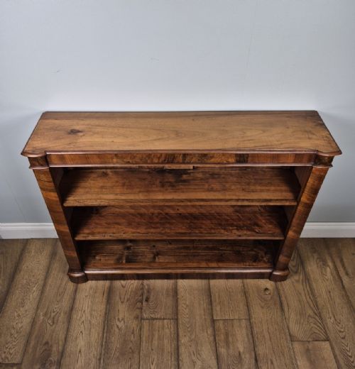 FINE PAIR OF WALNUT OPEN BOOKCASES CIRCA 1880 - ADDITIONAL PHOTO 4