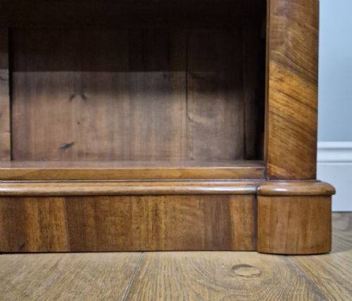 FINE PAIR OF WALNUT OPEN BOOKCASES CIRCA 1880 - ADDITIONAL PHOTO 12