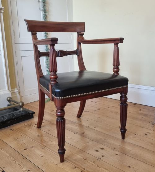 FINE PAIR OF ANTIQUE MAHOGANY CARVER CHAIRS WITH STUDDED BLACK LEATHER UPHOLSTERED SEATS - ADDITIONAL PHOTO 3