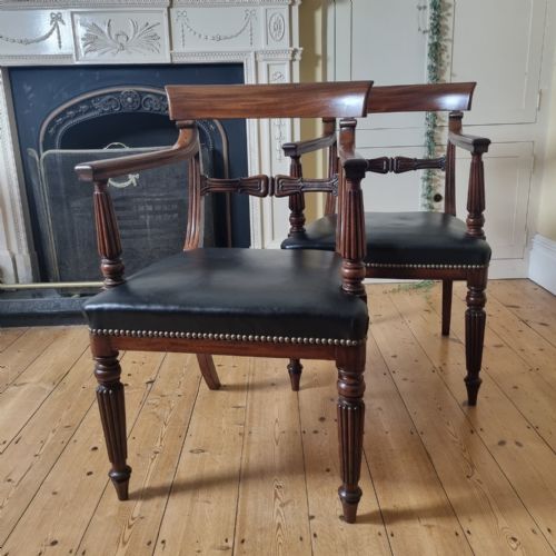 FINE PAIR OF ANTIQUE MAHOGANY CARVER CHAIRS WITH STUDDED BLACK LEATHER UPHOLSTERED SEATS - ADDITIONAL PHOTO 6