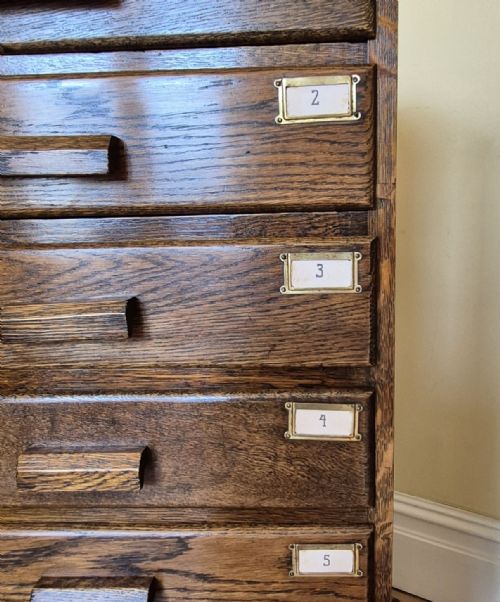 1930S OAK FLIGHT OF DRAWERS - ADDITIONAL PHOTO 9
