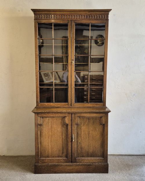1920S OAK BOOKCASE OF PLEASING PROPORTIONS - ADDITIONAL PHOTO 8