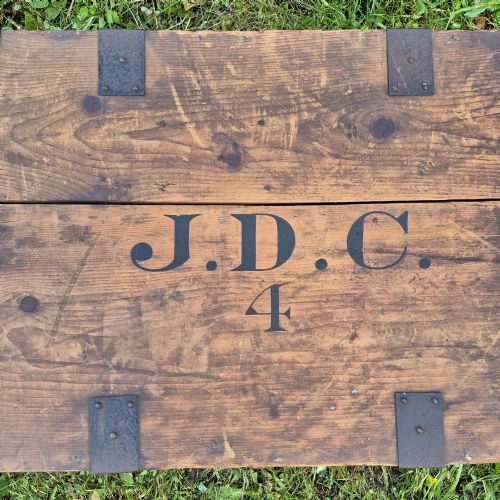 PAIR OF ANTIQUE BOUND PINE CHESTS BELONGED TO JESSIE DEGAN COLE OF DAWN HOUSE SLEEPERS HILL IN WINCHESTER - ADDITIONAL PHOTO 3