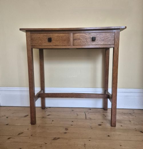 AN ANTIQUE OAK SIDE TABLE ATTRIBUTED TO THE COTSWOLD SCHOOL CIRCA 1920S - ADDITIONAL PHOTO 1