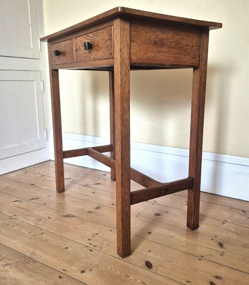 AN ANTIQUE OAK SIDE TABLE ATTRIBUTED TO THE COTSWOLD SCHOOL CIRCA 1920S - ADDITIONAL PHOTO 2