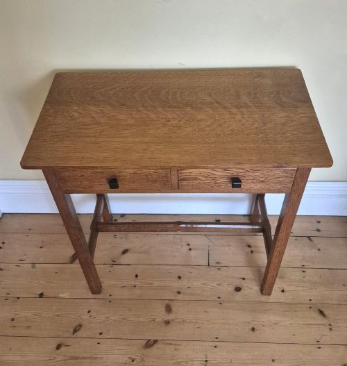 AN ANTIQUE OAK SIDE TABLE ATTRIBUTED TO THE COTSWOLD SCHOOL CIRCA 1920S - ADDITIONAL PHOTO 3