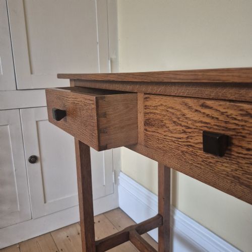AN ANTIQUE OAK SIDE TABLE ATTRIBUTED TO THE COTSWOLD SCHOOL CIRCA 1920S - ADDITIONAL PHOTO 5