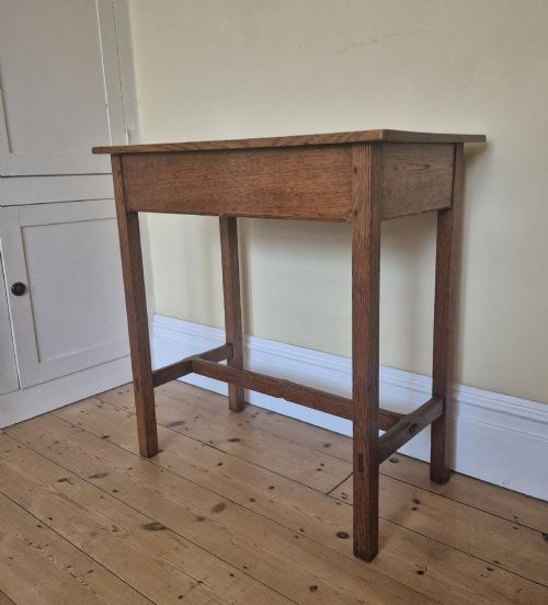 AN ANTIQUE OAK SIDE TABLE ATTRIBUTED TO THE COTSWOLD SCHOOL CIRCA 1920S - ADDITIONAL PHOTO 10