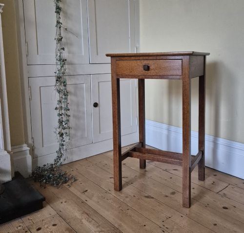 AN OAK SINGLE DRAWER TABLE IN THE MANNER OF HUBERT SIMPSON OF KENDAL