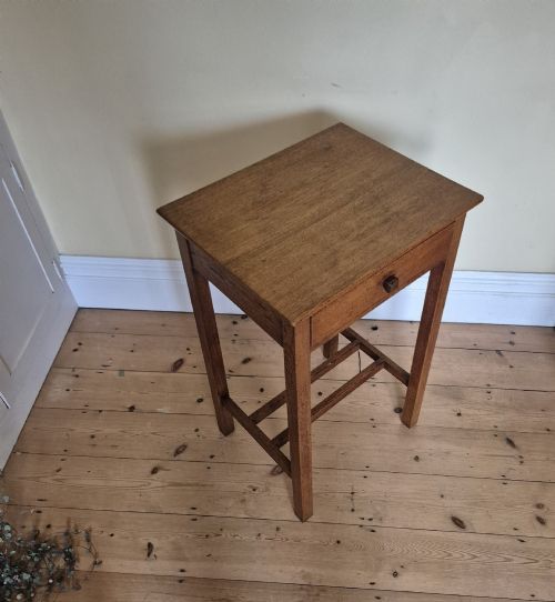 AN OAK SINGLE DRAWER TABLE IN THE MANNER OF HUBERT SIMPSON OF KENDAL - ADDITIONAL PHOTO 4