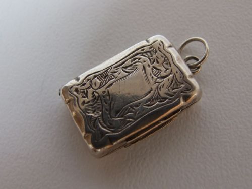 A Delightful Early Victorian Silver Vinaigrette.