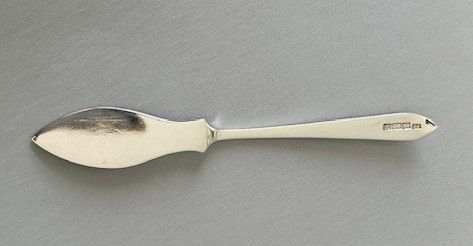 fig 1. A superb Irish silver Victorian butter knife