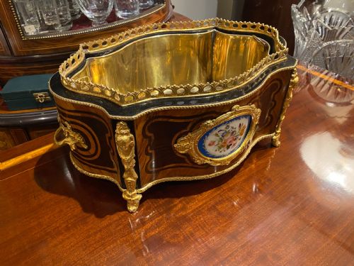 19TH CENTURY FRENCH PARQUETRY TABLE TOP JARDINIERE PLANTER WITH ORMOLU MOUNTS C 1880 - ADDITIONAL PHOTO 1