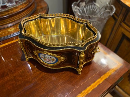 19TH CENTURY FRENCH PARQUETRY TABLE TOP JARDINIERE PLANTER WITH ORMOLU MOUNTS C 1880 - ADDITIONAL PHOTO 4