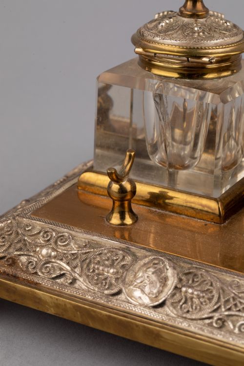 ANTIQUE DESK SET INCLUDING INKWELLS PEN STAND CANDLESTICKS AND VASES FRENCH C 1890 - ADDITIONAL PHOTO 4