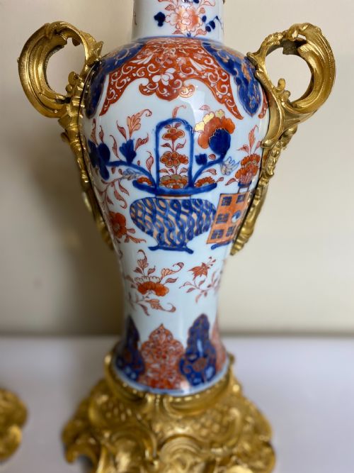 PAIR OF PORCELAIN ORMOLU MOUNTED JAPANESE IMARI VASE TABLE LAMPS FRENCH C 1880 - ADDITIONAL PHOTO 3