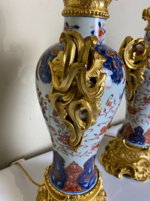 PAIR OF PORCELAIN ORMOLU MOUNTED JAPANESE IMARI VASE TABLE LAMPS FRENCH C 1880 - ADDITIONAL PHOTO 5