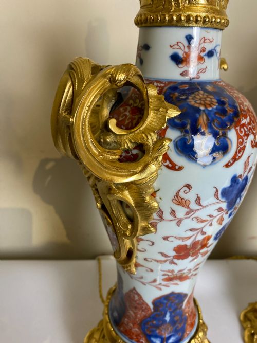 PAIR OF PORCELAIN ORMOLU MOUNTED JAPANESE IMARI VASE TABLE LAMPS FRENCH C 1880 - ADDITIONAL PHOTO 6