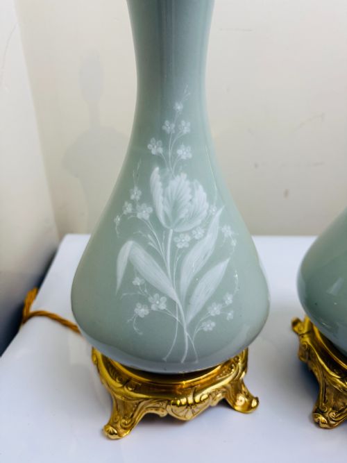 PAIR OF PTESURPTE PORCELAIN LAMPS WITH GILT BRONZE MOUNTS LATE 19TH CENT FRENCH - ADDITIONAL PHOTO 2