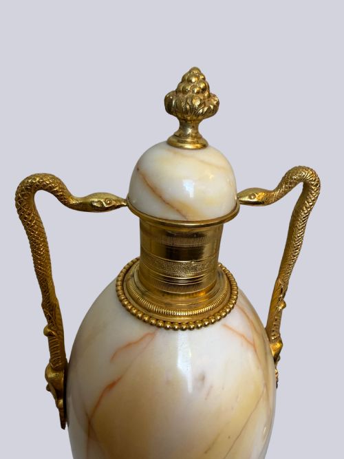19TH CENTURY PAIR OF WHITE ONYX AND GILT BRONZE URNS - ADDITIONAL PHOTO 4