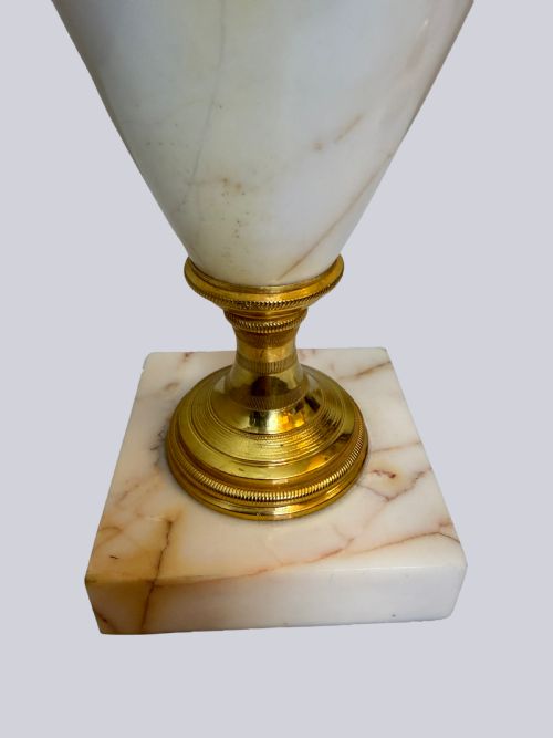 19TH CENTURY PAIR OF WHITE ONYX AND GILT BRONZE URNS - ADDITIONAL PHOTO 6
