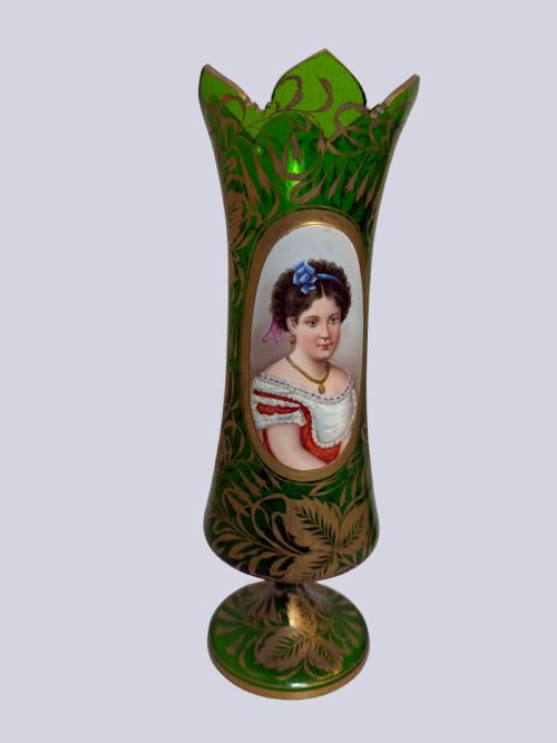 19TH CENTURY GREEN BOHEMIAN GLASS TRIO WITH OVERLAID PORTRAITS - ADDITIONAL PHOTO 1