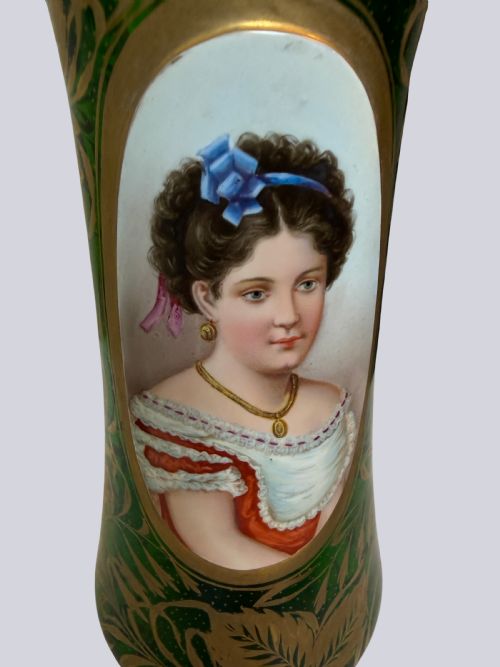 19TH CENTURY GREEN BOHEMIAN GLASS TRIO WITH OVERLAID PORTRAITS - ADDITIONAL PHOTO 2