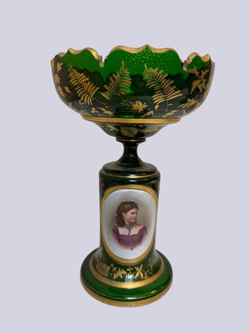 19TH CENTURY GREEN BOHEMIAN GLASS TRIO WITH OVERLAID PORTRAITS - ADDITIONAL PHOTO 3