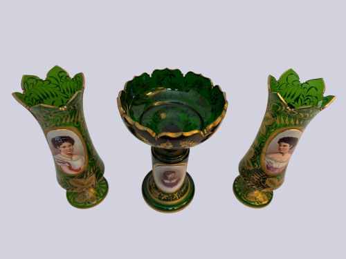 19TH CENTURY GREEN BOHEMIAN GLASS TRIO WITH OVERLAID PORTRAITS - ADDITIONAL PHOTO 7