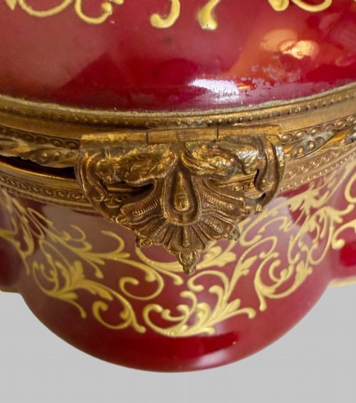 ANTIQUE HAND PAINTED SHAPED RED PORCELAIN BOX WITH BRONZE GILT TRIM - ADDITIONAL PHOTO 6