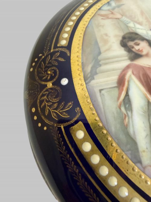 ANTIQUE FRENCH HAND PAINTED BLUE PORCELAIN ROUND BOX WITH GILT DETAILING - ADDITIONAL PHOTO 2