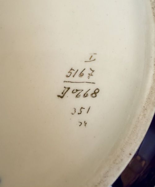 ANTIQUE FRENCH HAND PAINTED BLUE PORCELAIN ROUND BOX WITH GILT DETAILING - ADDITIONAL PHOTO 6