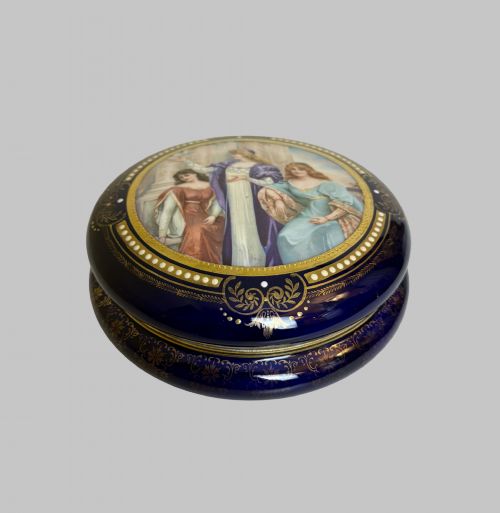 ANTIQUE FRENCH HAND PAINTED BLUE PORCELAIN ROUND BOX WITH GILT DETAILING - ADDITIONAL PHOTO 7