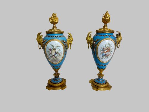 ANTIQUE DUAL DESIGN ENAMELLED TURQUOISE BLUE PAIR OF CASSOLETTES - ADDITIONAL PHOTO 3
