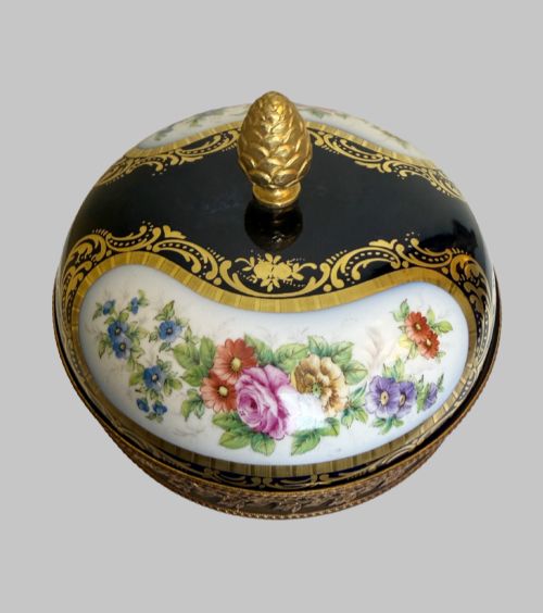 LATE 19TH C LIMOGES COVERED DISH WITH GILT ORMOLU TRIM - ADDITIONAL PHOTO 1