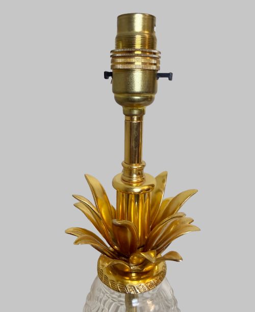 ANTIQUE PAIR OF CRYSTAL AND GILT BRONZE LAMPS WITH A PINEAPPLE MOTIF - ADDITIONAL PHOTO 4